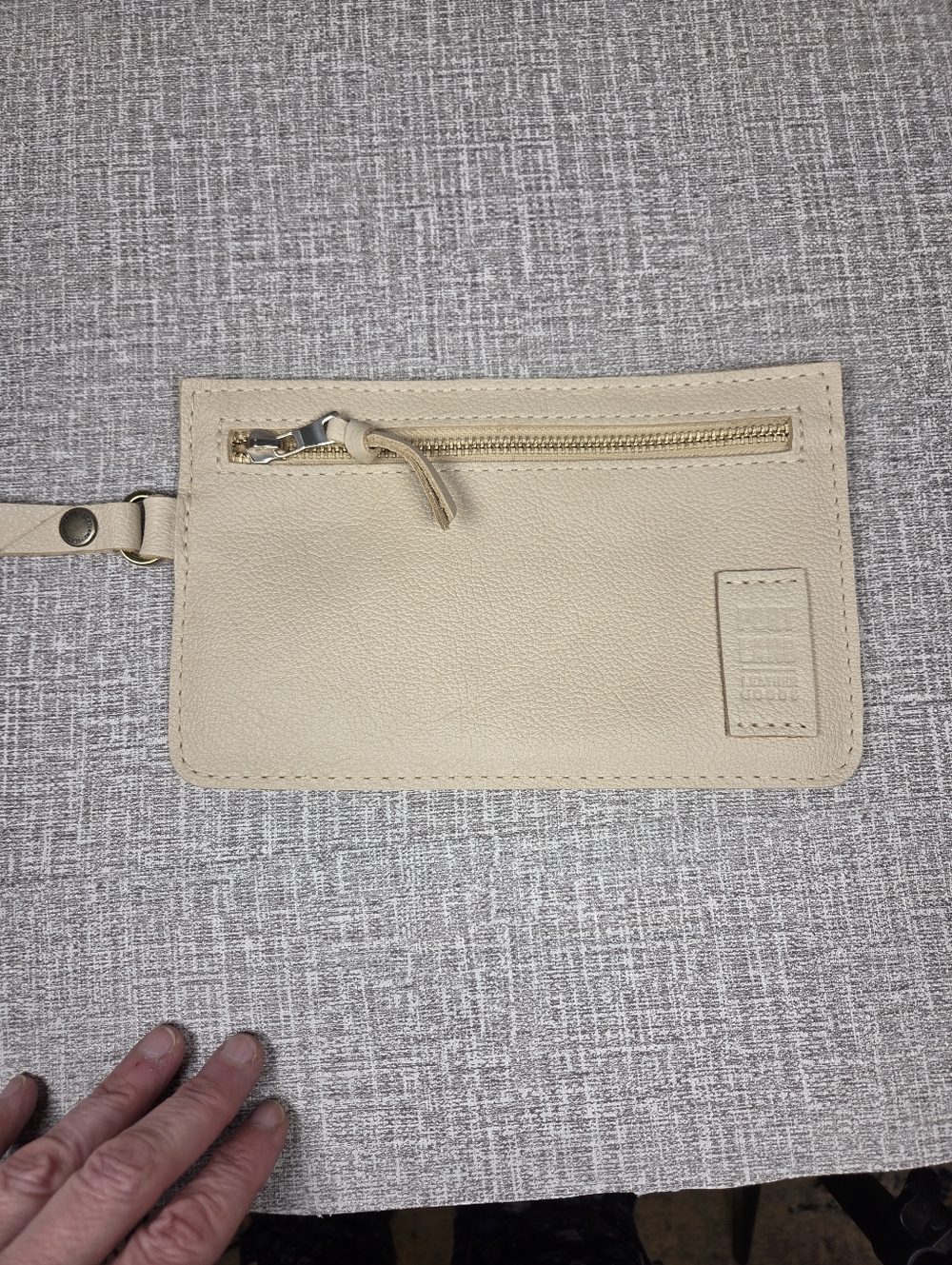 NEW RARE Portland Leather Goods Adriana Wristlet Pouch Clutch Wallet Cream White
